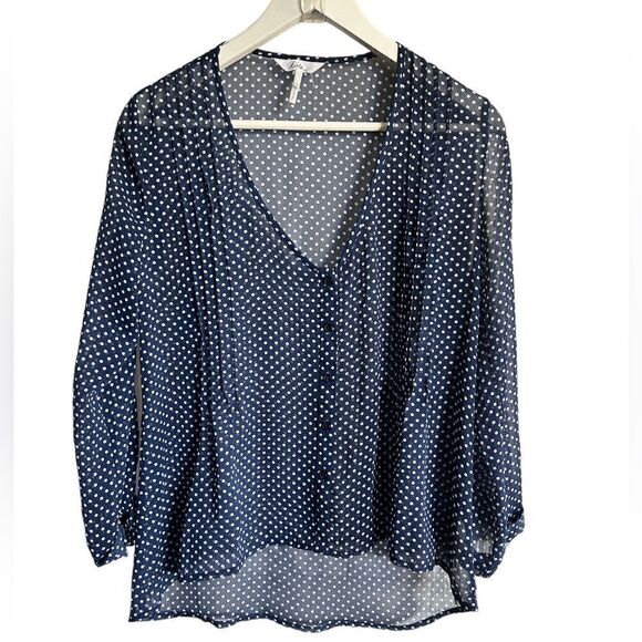 EUC - KIRRA Women’s Navy/White Polka Dot V Neck Cuff Sleeve Blouse - Size XS - Picture 2 of 6